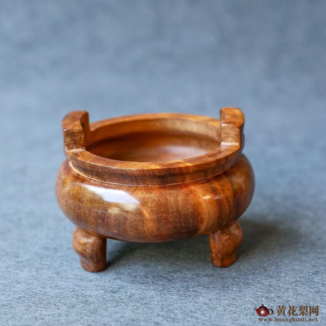 海南黄花梨三足鼎立香炉